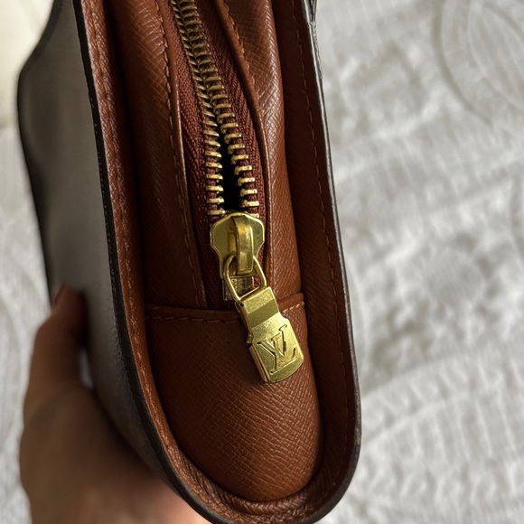 Louis Vuitton Orsay Monogram Clutch Excellent Condition - Picture 14 of 16